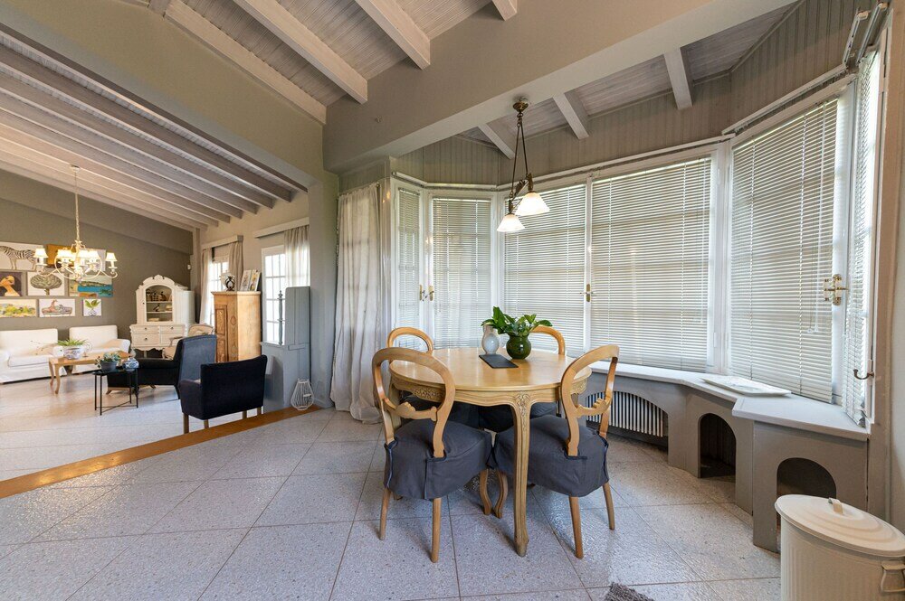 Фото Serene Seaside Bliss - Lush & Secluded Garden Oasis