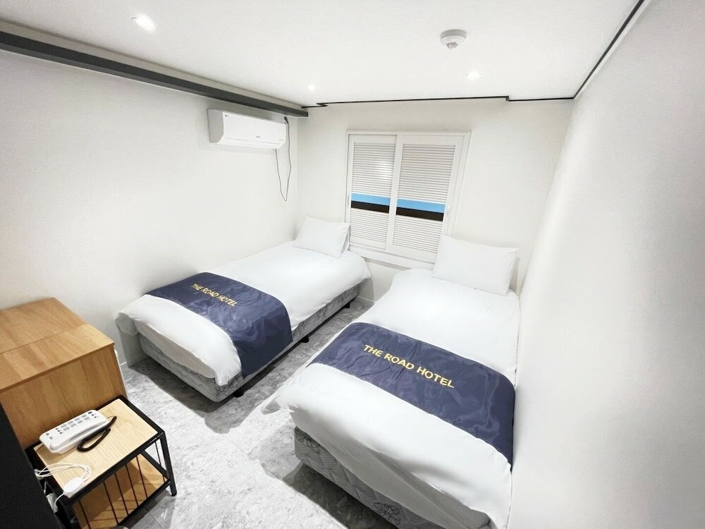 Фото The Road Hotel