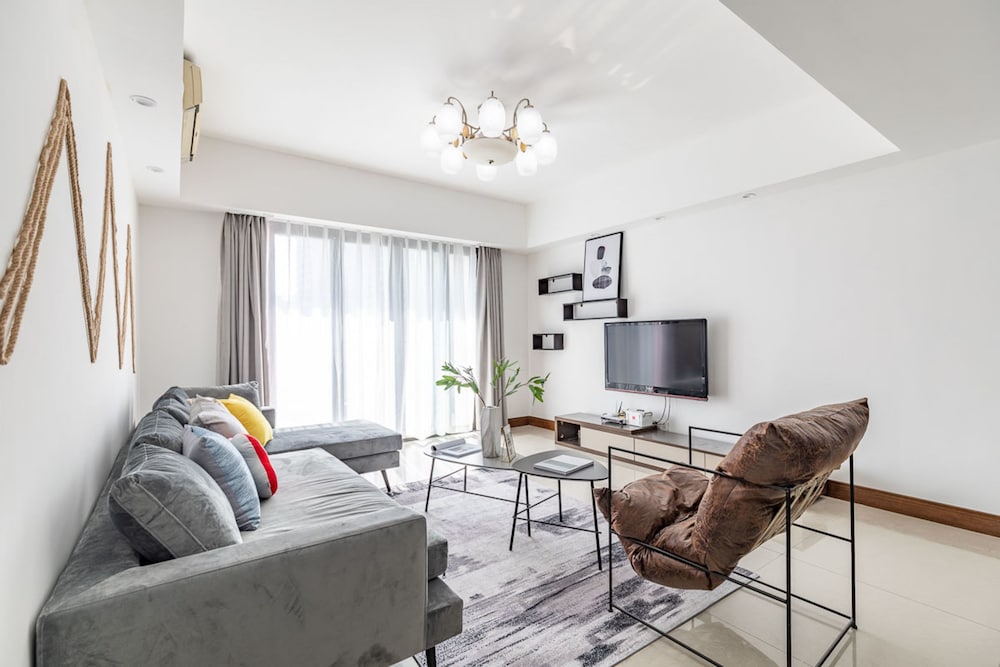 Фото Locals Boutique Apartment Gongbei No. 2