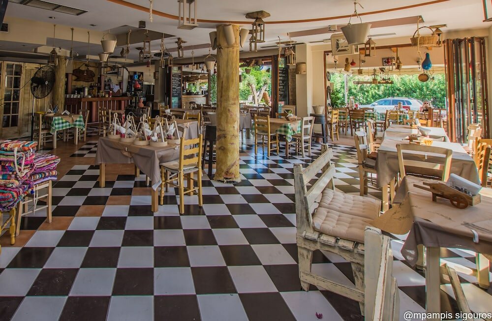 Фото Отель Iniochos