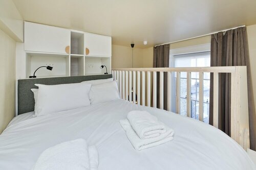 Гостиница Mezzanine Flat With Garden Views in Primrose Hill в Лондоне