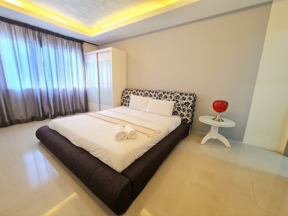 Фото Duta Hotel & Residence by Sarahs Lodge