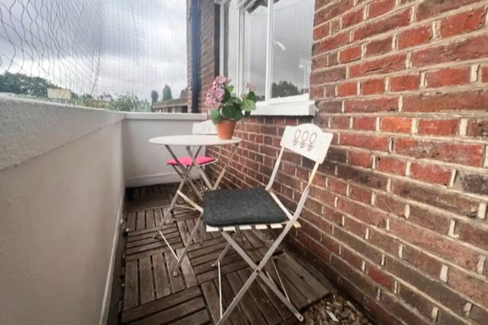 Фото Spacious 2 Bedroom Apartment Near Hampstead Heath