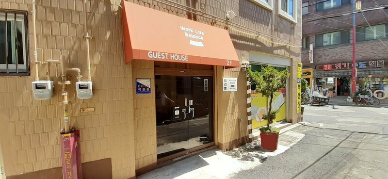 Гостиница Work Life Balance Guesthouse Busan Station - Hostel