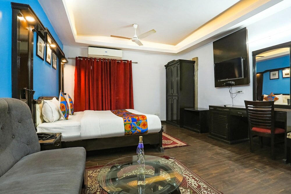 Фото Fabhotel Sentinel Suites