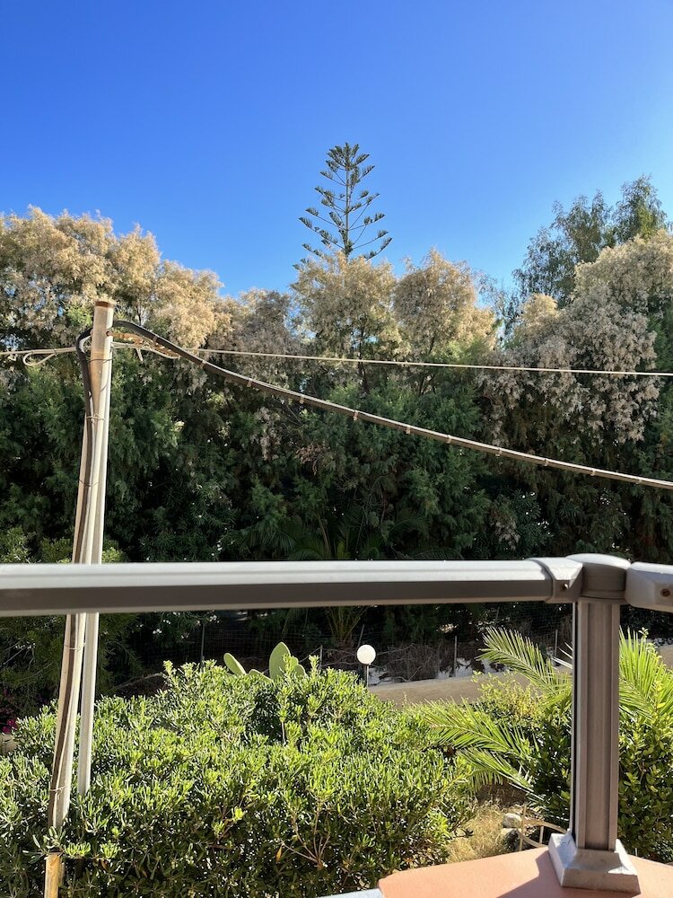 Фото Iolkos Hotel Apartments