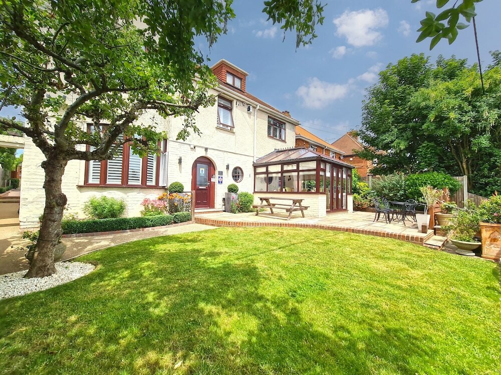 Фото Harriet House B&b