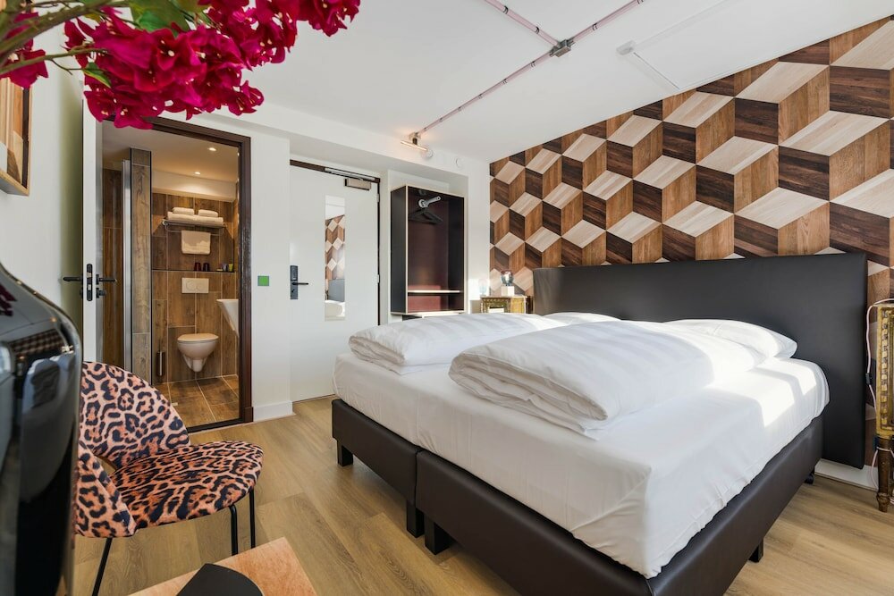 Фото The Monument Hotel