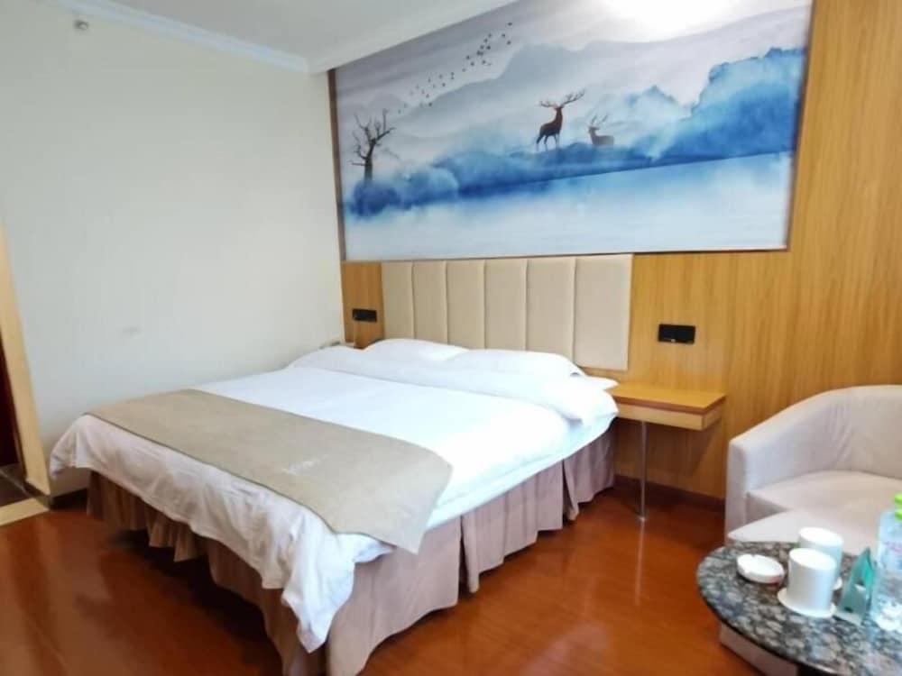 Фото GreenTree Inn Chongqing Longhu Times Tianjie Xietaizi Subway Station Hotel