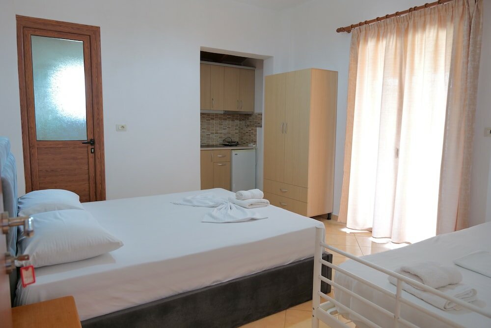 Фото Pellumb Apartments