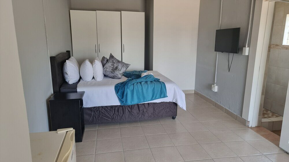 Фото Stay @ Home Airport Lodge