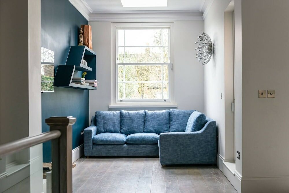 Фото Fantastic 4 Bed House in Iconic Camden