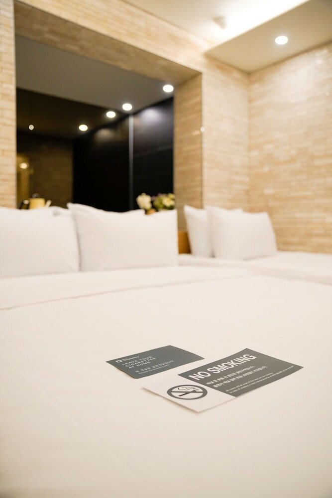 Фото Simple Stay Hotel