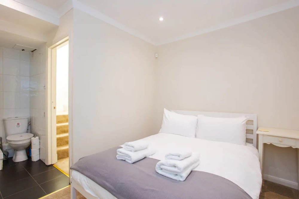 Фото Peaceful 2 Bedroom Apartment in Affluent Fulham