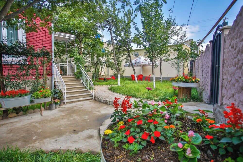 Фото Book Hotel • წიგნების სასტუმრო