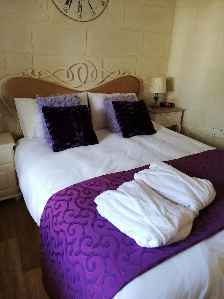 Фото Village Knights B&b