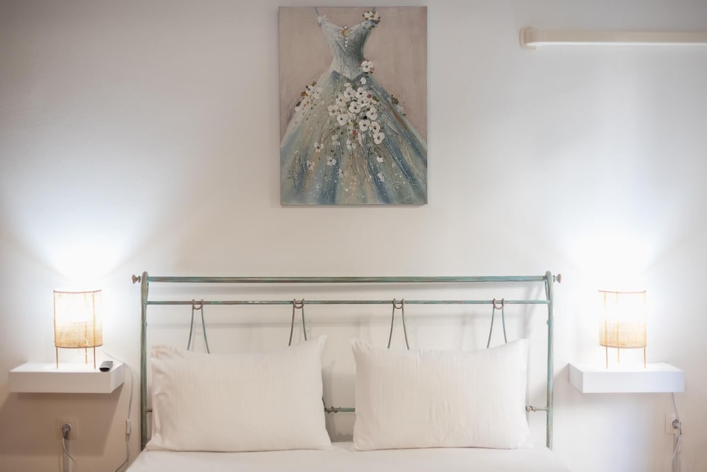 Фото Athens Bright Suite by Cloudkeys