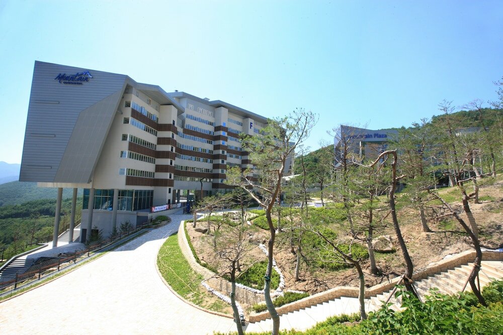 Фото High1 Condominium