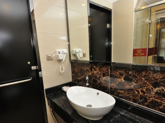 Фото Helong Hotel