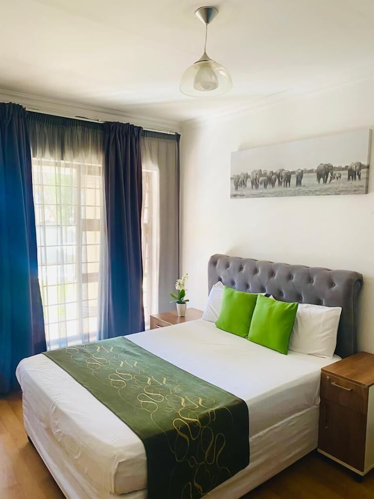 Фото Airport Royal Guest House