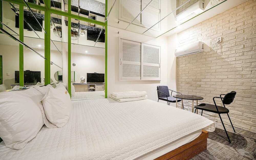 Фото Busan Daeyeondong Hotel With