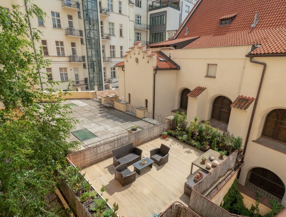 Фото Mordecai Twelve Apartments by Adrez Living