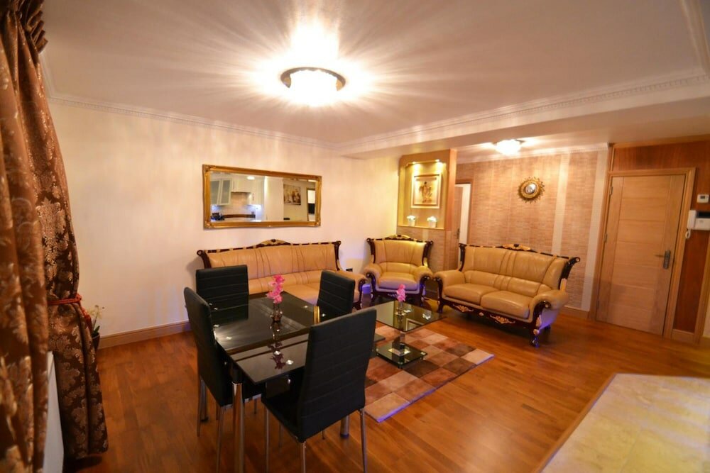 Фото Hyde Park Suites