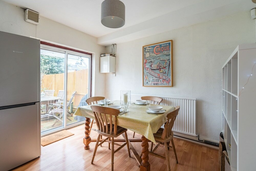 Фото Charming Victorian Family Home in Wimbledon