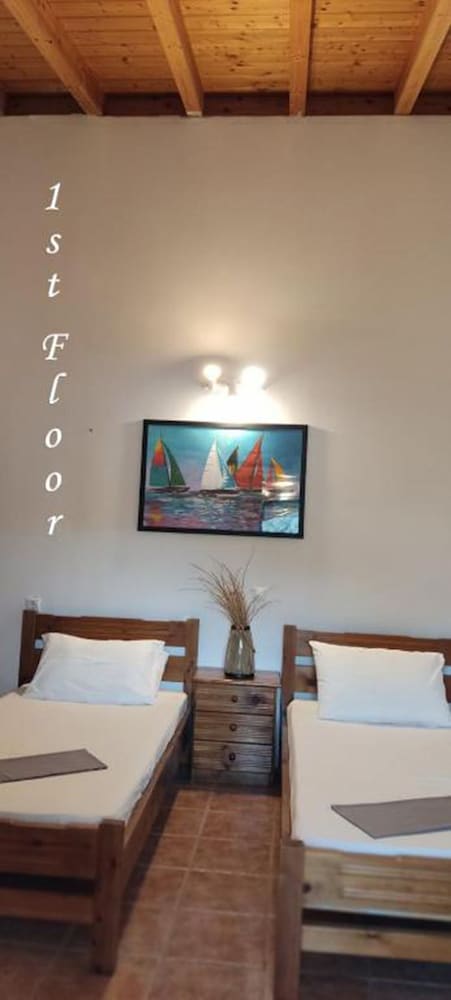 Фото Skiathos Petite Apartments