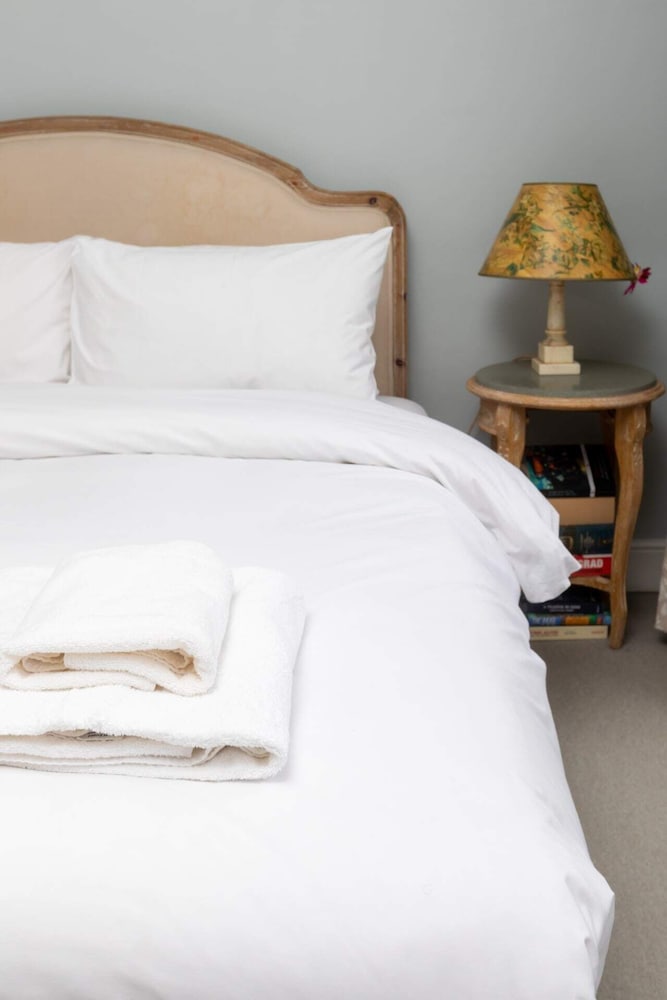 Фото Charming 2bd Georgian Town House - Camden Town