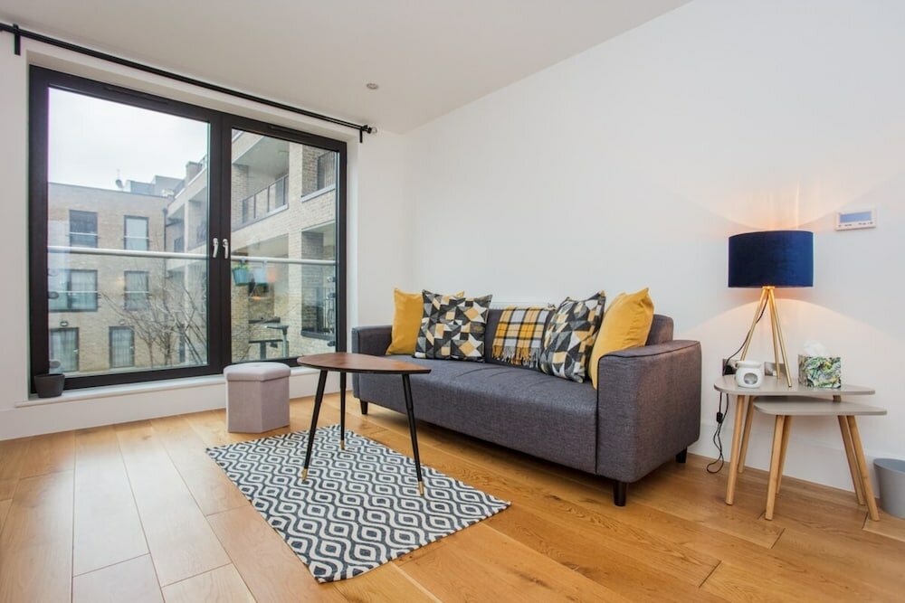 Фото Stunning Modern 1 Bedroom Apartment Near Canary Wharf