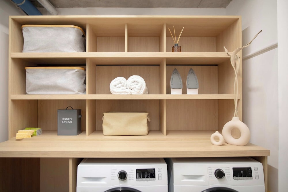 Фото Bob W Tower Hill Studios