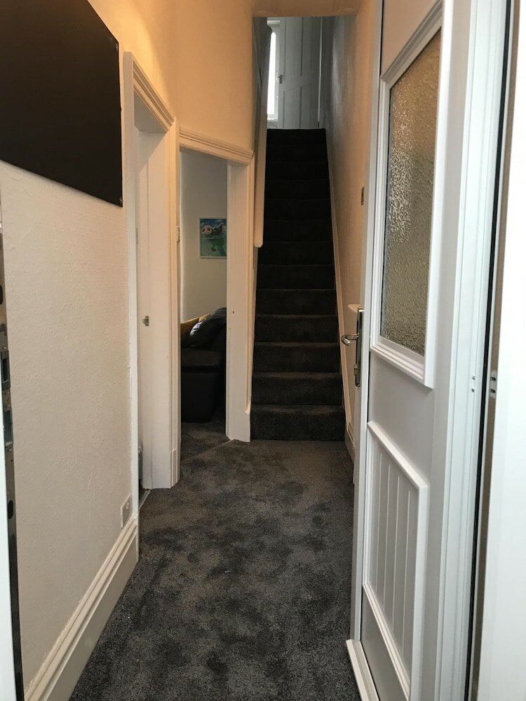 Фото Bright Spacious 3-bed With Office & Patio, Preston