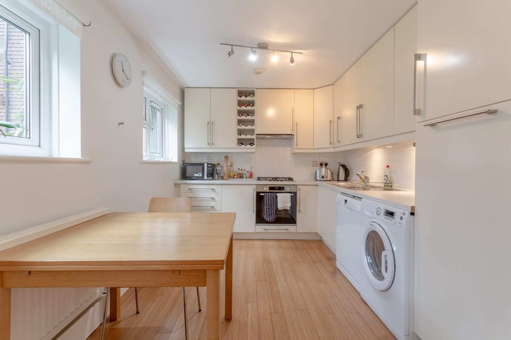 Фото Well Located 2 Bedroom 1 Bath in Elephant & Castle