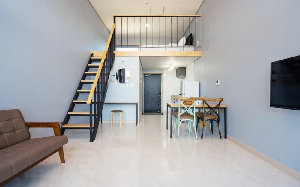 Фото Yeosu Beach Castle Pension