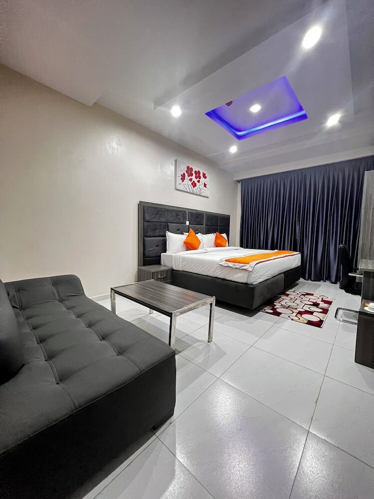 Фото De Rigg Place Victoria Island