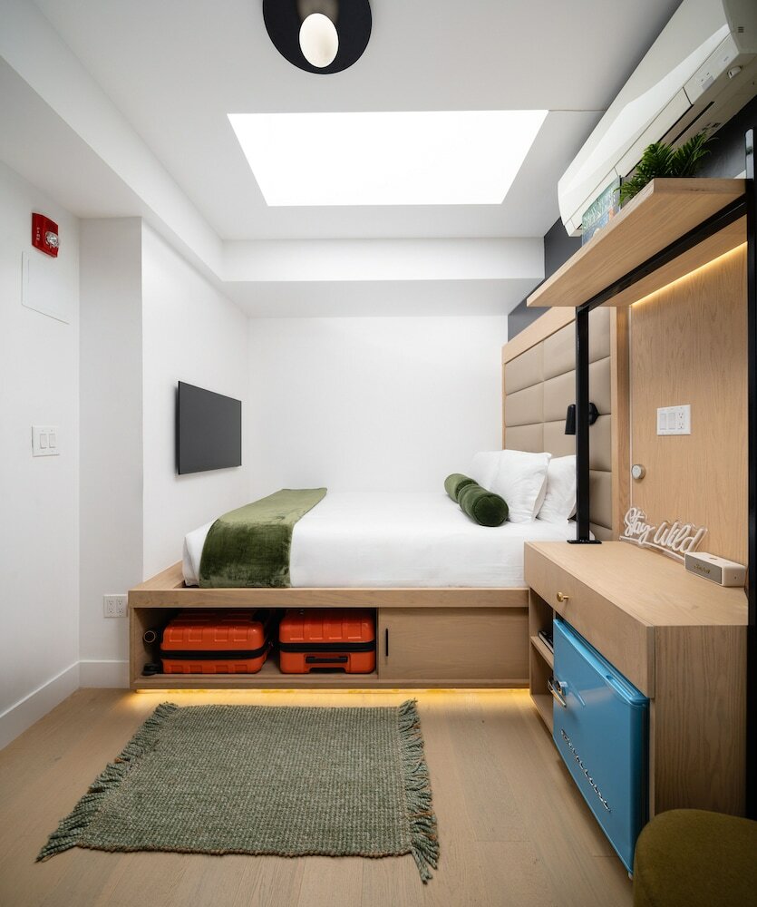 Фото Little Charlie Hotel