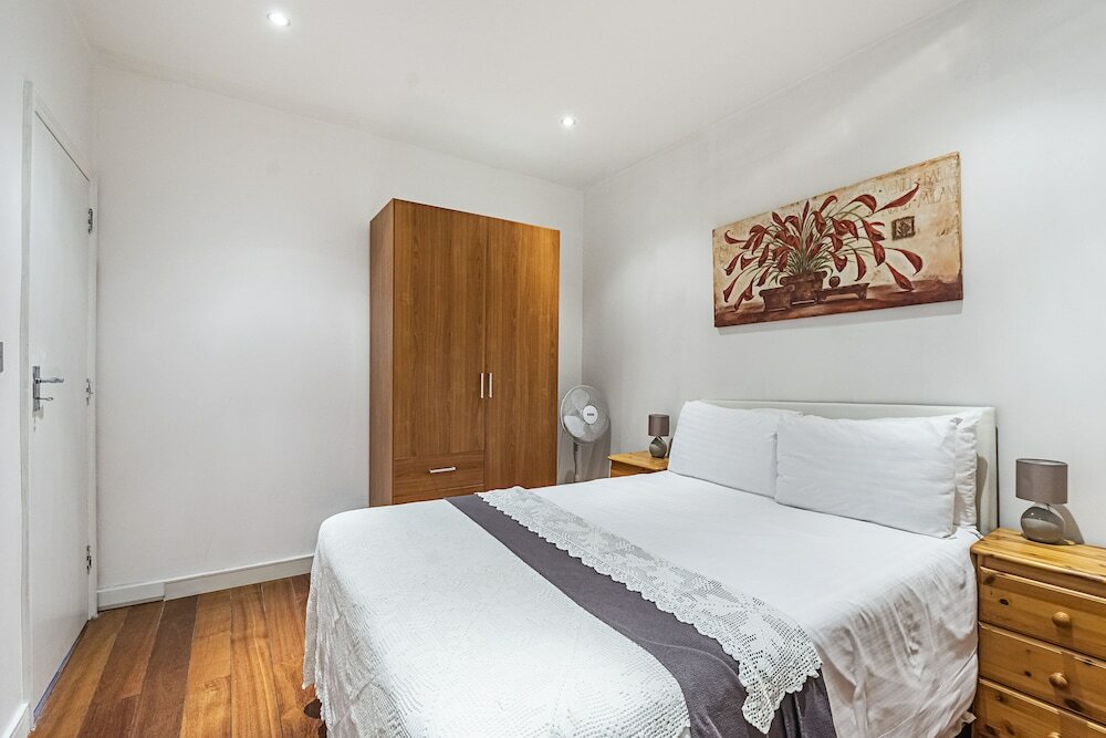 Фото Splendid 3 Bedroom Apartment Kings Cross