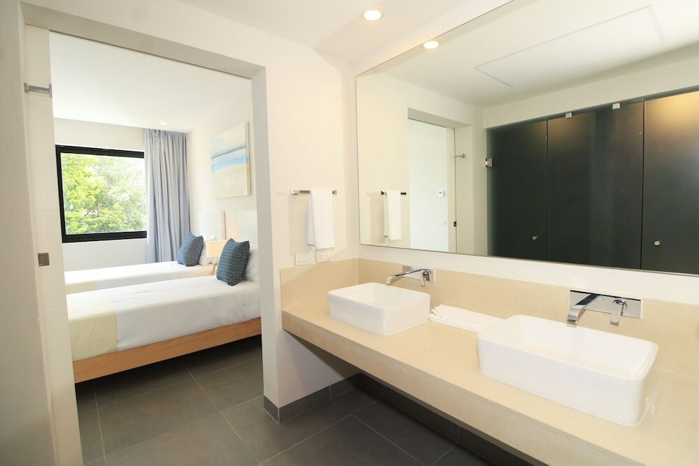 Фото Nick Price Apartments by Spot Rentals