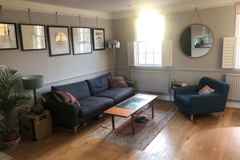 Фото Stylish and Spacious Apartment With Terrace