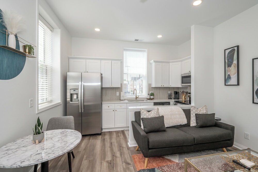 Фото Covington Charm Suites