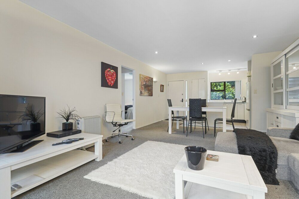 Фото Stylish Central 2br Apt nr Hospital