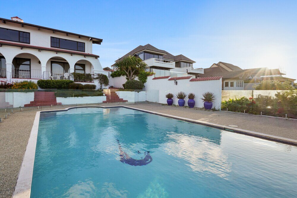 Фото Magnificent Beachfront Mansion - Pool