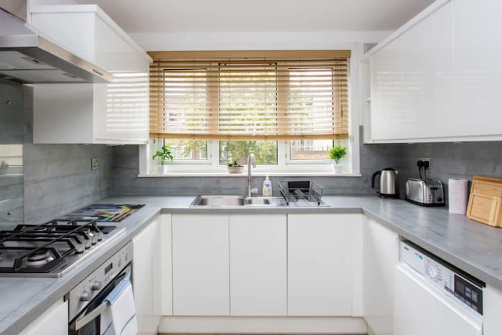 Фото Spacious 3 Bedroom Apartment With Large Balcony