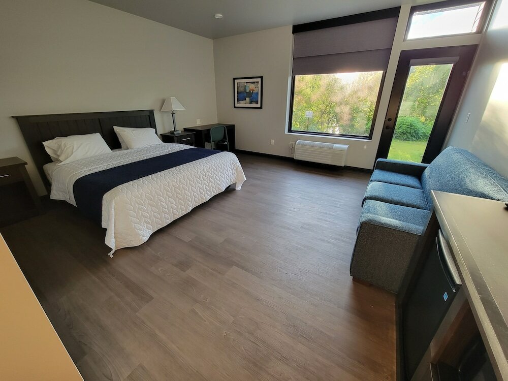 Фото Watershed Hotel