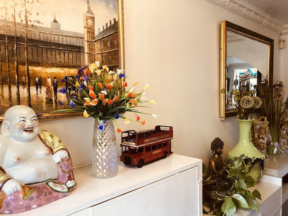 Фото Centrally Located 4 Bedroom House