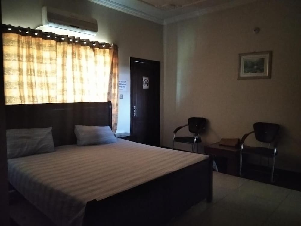 Фото Evergreen Guest Lodge - Egl