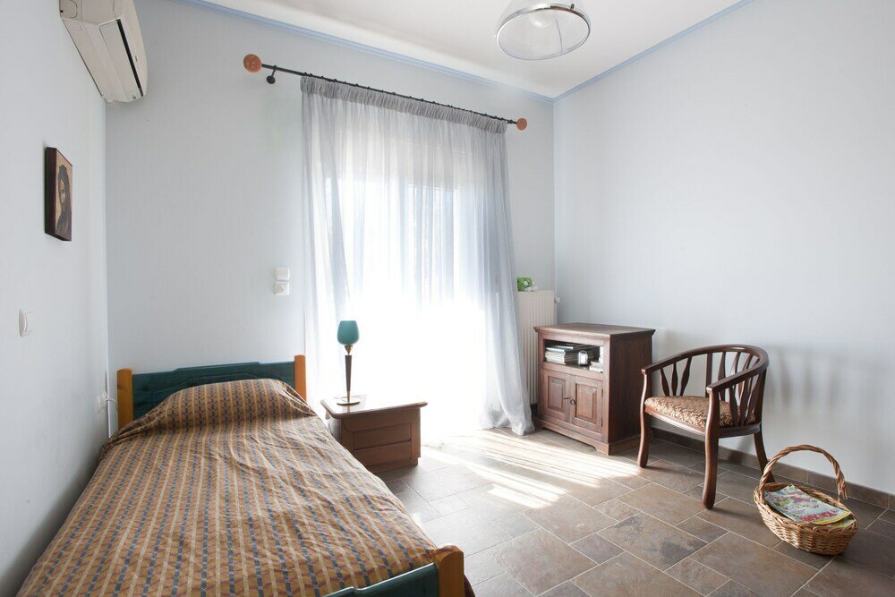 Фото Spacious villa at Ilia Edipsou