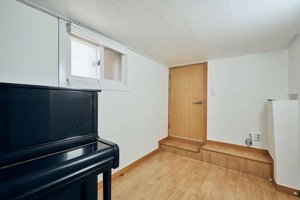 Фото Myeongdong Station 2Min House