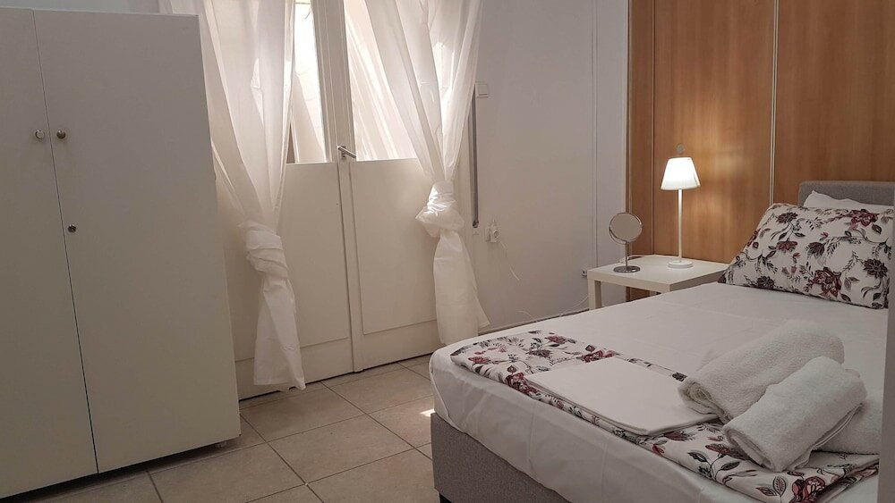 Фото Errathens Sky Apartment